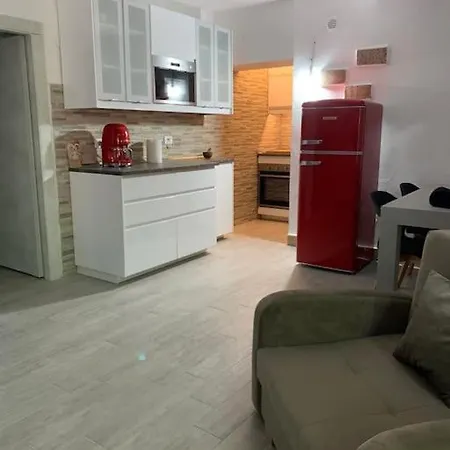 公寓 Piazza S Egidio 12 Montevirginio 卡纳莱蒙特拉诺