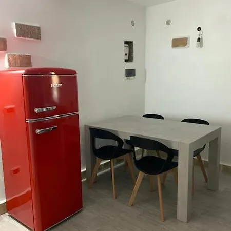 Piazza S Egidio 12 Montevirginio 公寓 *